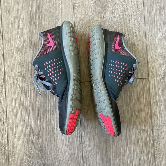 Nikes Running - Picture 3 of 8